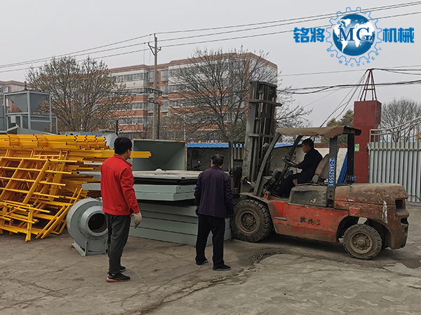 �½��ɷ�ɰ�{���a(ch��n)���l(f��)؛�b܇�F(xi��n)��(ch��ng)